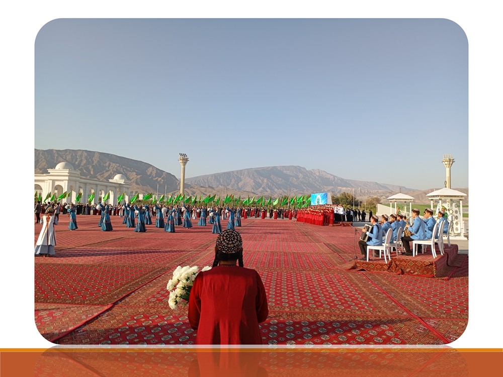 Şanly garaşsyzlygymyzyň 34 ýyllyk toýy mynasybetli Arkadag şäherinde Döwlet Baýdagymyzyň galdyrylyş dabarasy geçirildi