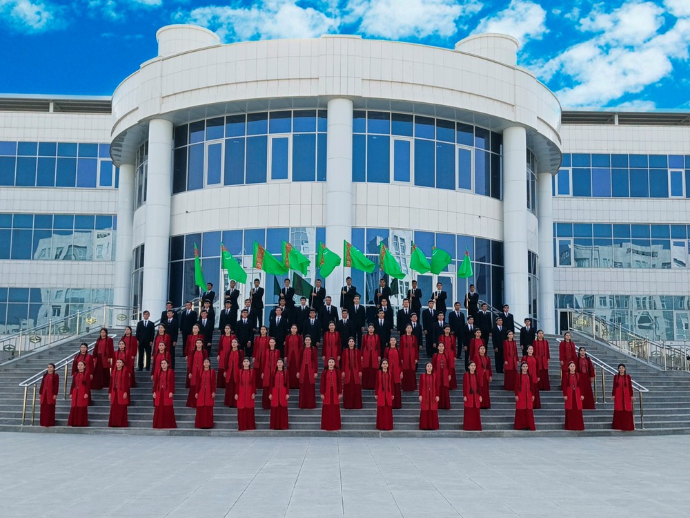 Arkadagly Serdara şöhrat